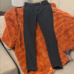 Sleek Black Women's Skinny Jeans